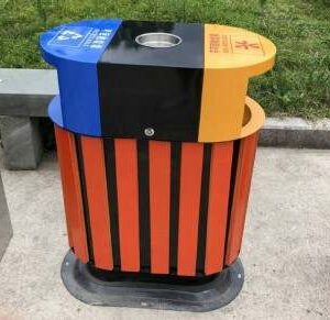 COS DE GUNOI STRADAL CU DOUA CUVE COLECTOARE DIN PLASTIC SI OTEL PENTRU SPATIILE PUBLICE SI PARCURI - CED 01 - SC ANTIK SRL DEVA -