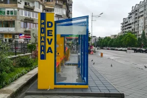 Stație autobuz Deva modernă în centrul orașului